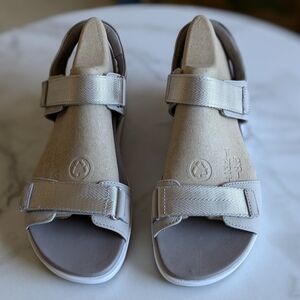 Kizik "Hands Free" Pisa Sandals, New w/ Box- Grey, Size 8-9**